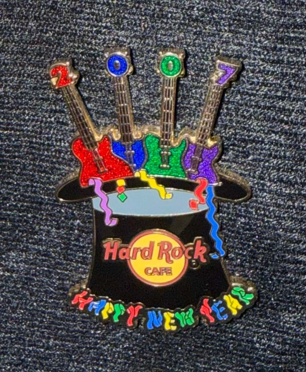 Hard Rock Cafe - 2007 New Year Top Hat Guitars Pin